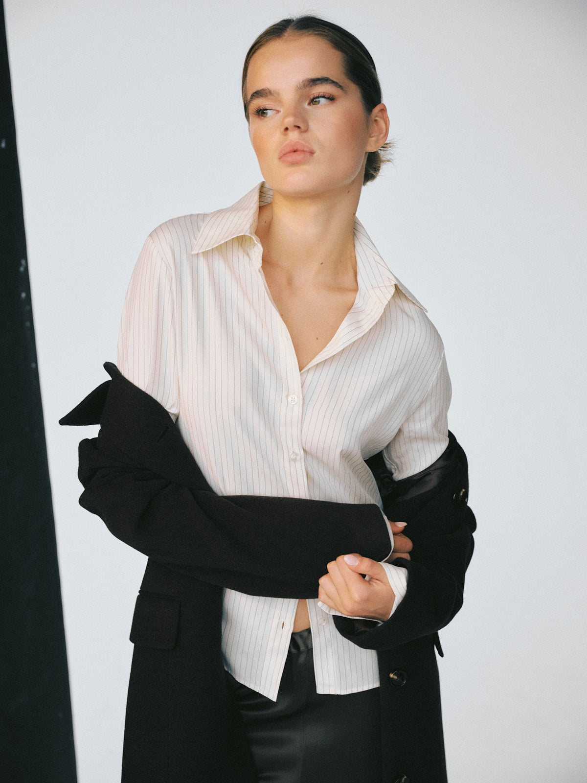 Lauren Fitted Shirt White w. Black Stripes